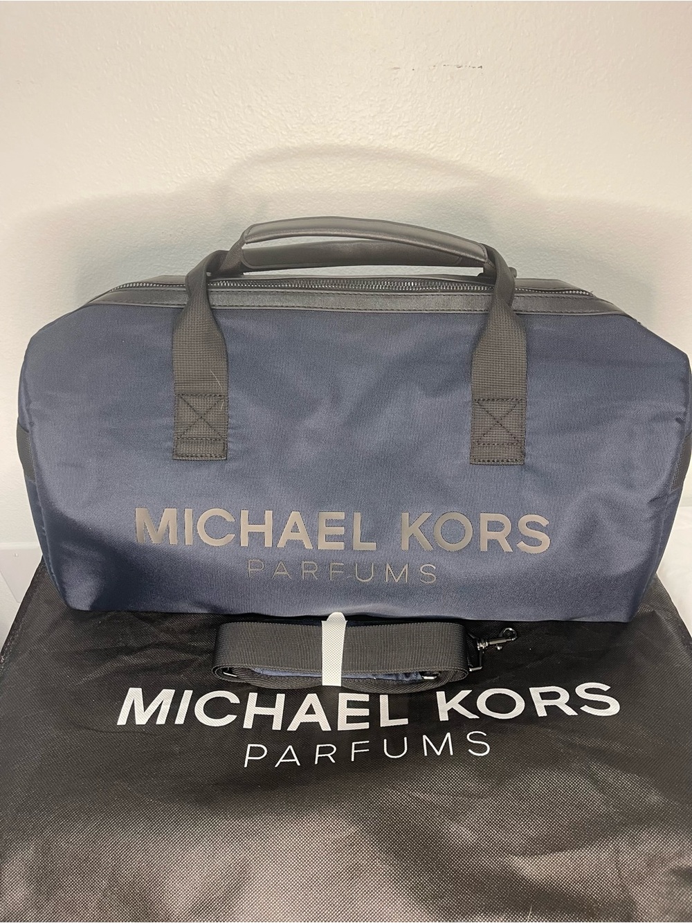 Michael Kors Parfums NWOT Navy Blue Duffle Travel Bag GWP